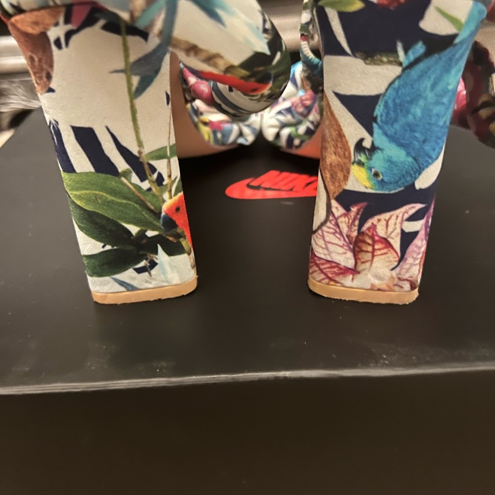 Privileged Multicolor Tropical Heels - Picture 5 of 6
